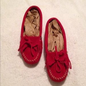 Minnetonka red indoor/outdoor slippers.